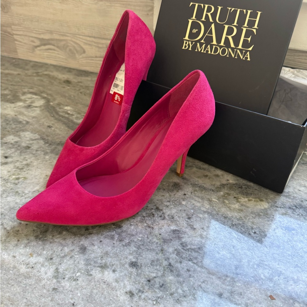 Women’s Pointed-Toe Suede Pumps in Hot Pink - Picture 6 of 8